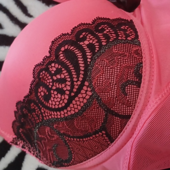 Lingerie - Picture 2 of 5